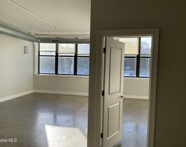 733 Broadway - Photo Thumbnail 9