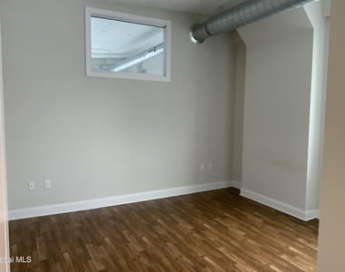 733 Broadway - Photo Thumbnail 10