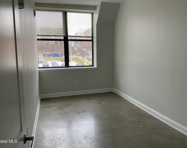 733 Broadway - Photo Thumbnail 12
