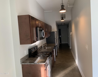 733 Broadway - Photo Thumbnail 5