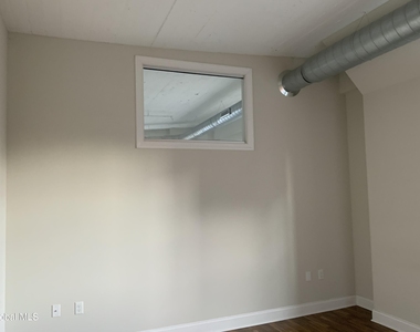 733 Broadway - Photo Thumbnail 11