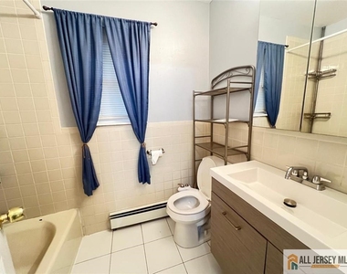 406 Cranbury Road - Photo Thumbnail 14
