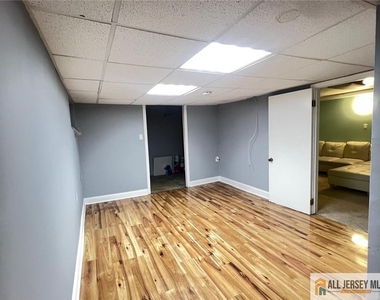 406 Cranbury Road - Photo Thumbnail 20