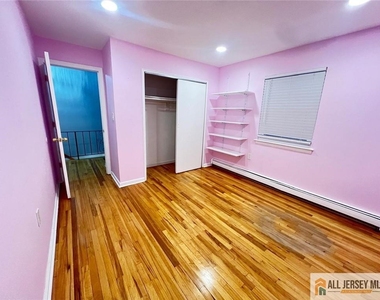 406 Cranbury Road - Photo Thumbnail 13
