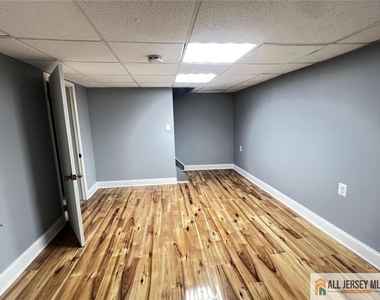 406 Cranbury Road - Photo Thumbnail 21
