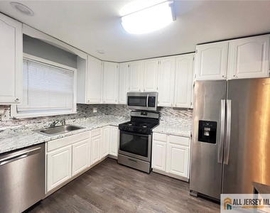 406 Cranbury Road - Photo Thumbnail 3