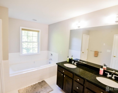 122 Morgan Way - Photo Thumbnail 21