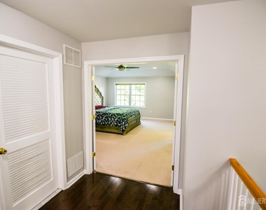 122 Morgan Way - Photo Thumbnail 17