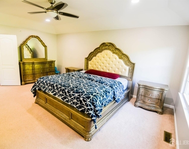 122 Morgan Way - Photo Thumbnail 18
