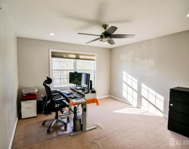 122 Morgan Way - Photo Thumbnail 24