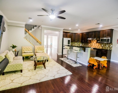 122 Morgan Way - Photo Thumbnail 10