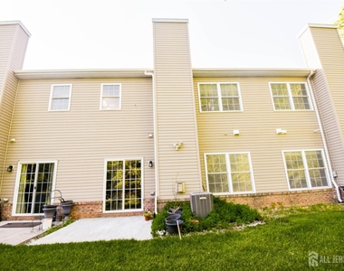 122 Morgan Way - Photo Thumbnail 28