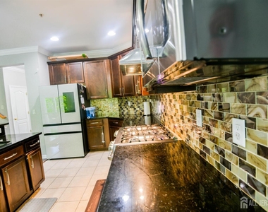 122 Morgan Way - Photo Thumbnail 7