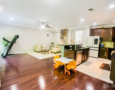 122 Morgan Way - Photo Thumbnail 9