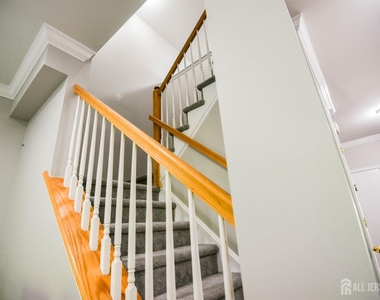 122 Morgan Way - Photo Thumbnail 13
