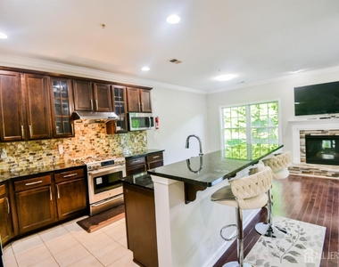 122 Morgan Way - Photo Thumbnail 6