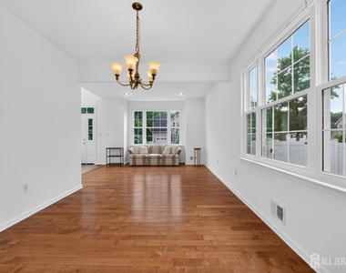 12 Chesapeake Road - Photo Thumbnail 4
