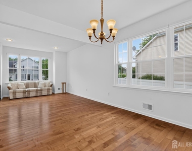 12 Chesapeake Road - Photo Thumbnail 5
