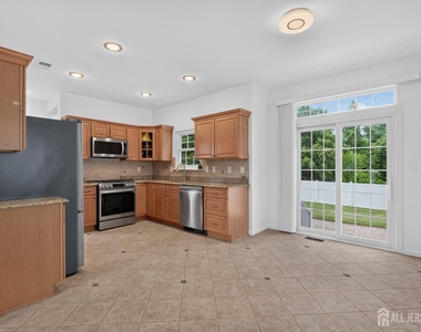 12 Chesapeake Road - Photo Thumbnail 8