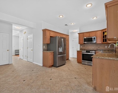 12 Chesapeake Road - Photo Thumbnail 10