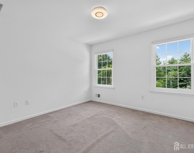 12 Chesapeake Road - Photo Thumbnail 16