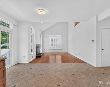 12 Chesapeake Road - Photo Thumbnail 11