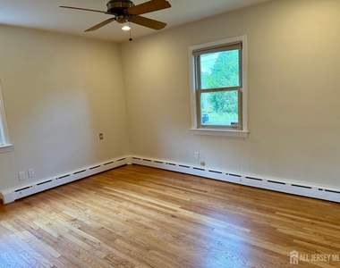 19 South Drive - Photo Thumbnail 12