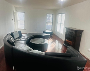 63 E Jefferson Boulevard - Photo Thumbnail 4