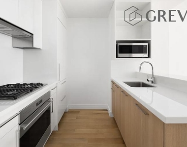 230 E 20th Street - Photo Thumbnail 2