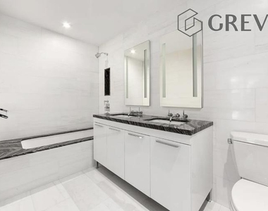 230 E 20th Street - Photo Thumbnail 4