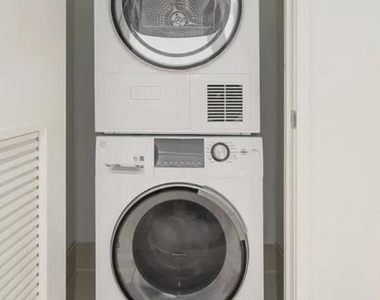 230 E 20th Street - Photo Thumbnail 5