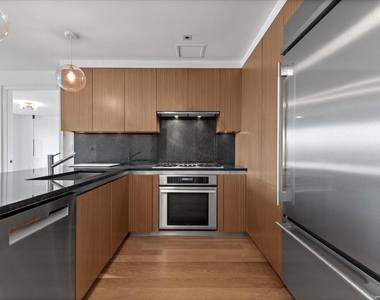 1280 Fifth Avenue - Photo Thumbnail 4