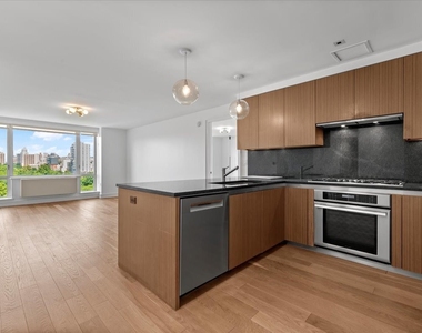 1280 Fifth Avenue - Photo Thumbnail 3