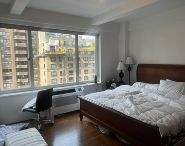 40 Central Park S - Photo Thumbnail 2