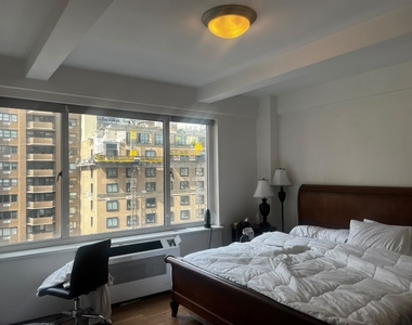 40 Central Park S - Photo Thumbnail 4