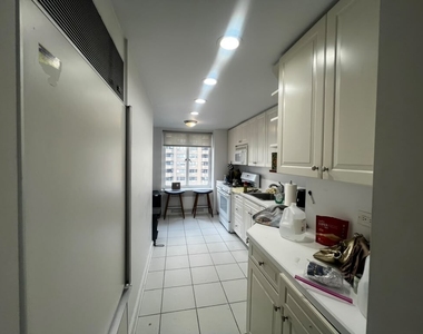 40 Central Park S - Photo Thumbnail 3