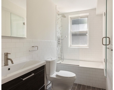 60 E 9th Street - Photo Thumbnail 4