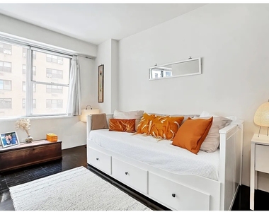 136 E 56th Street - Photo Thumbnail 4