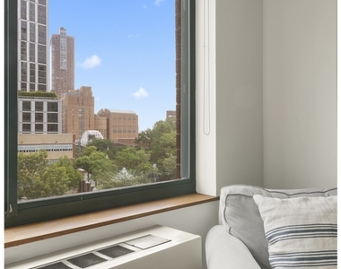 295 Greenwich Street - Photo Thumbnail 3