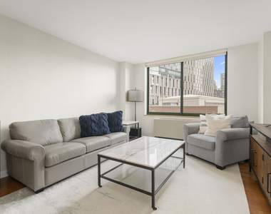 295 Greenwich Street - Photo Thumbnail 2