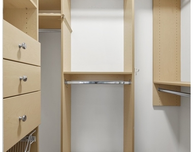 295 Greenwich Street - Photo Thumbnail 7