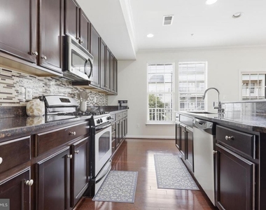7931 Crescent Park Drive - Photo Thumbnail 6