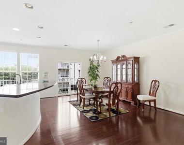 7931 Crescent Park Drive - Photo Thumbnail 8