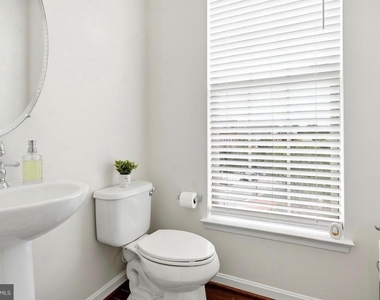 7931 Crescent Park Drive - Photo Thumbnail 24