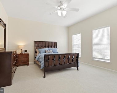 7931 Crescent Park Drive - Photo Thumbnail 18