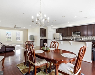 7931 Crescent Park Drive - Photo Thumbnail 7
