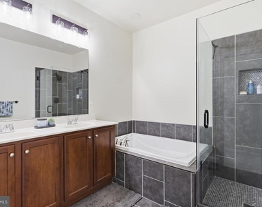 7931 Crescent Park Drive - Photo Thumbnail 25
