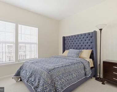 7931 Crescent Park Drive - Photo Thumbnail 20