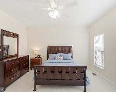 7931 Crescent Park Drive - Photo Thumbnail 17