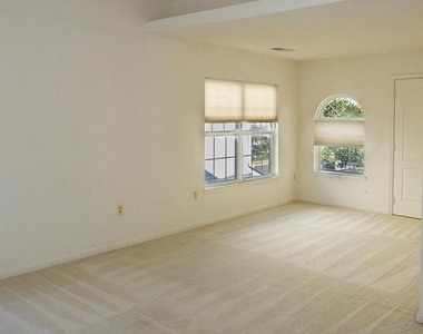 14574 Crown Hollow Court - Photo Thumbnail 10